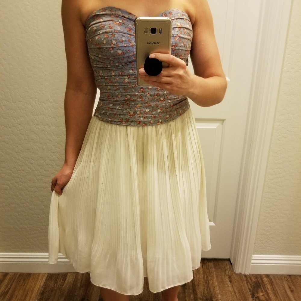 Cream Pleated Skirt Size Small